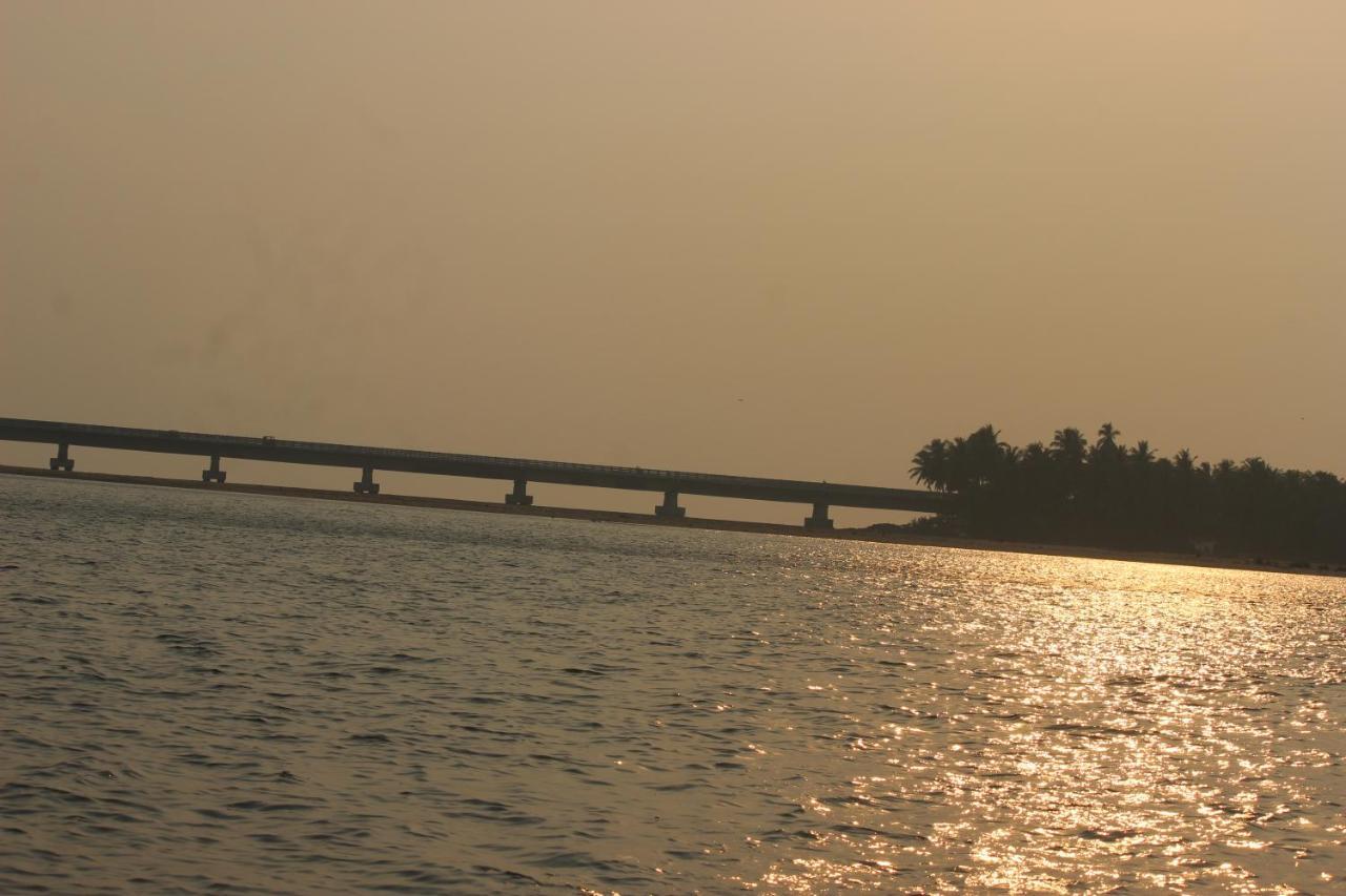 Maleyam Homestay Riverside Kozhikode Exterior photo